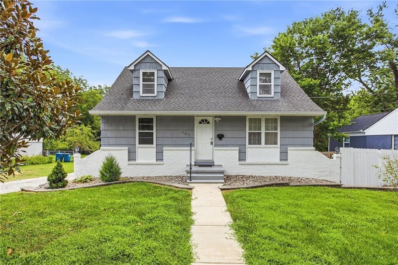 407 Fairview Ave, Liberty, MO 64068