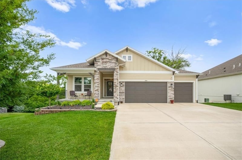 8616 Laramie St, De Soto, KS 66018