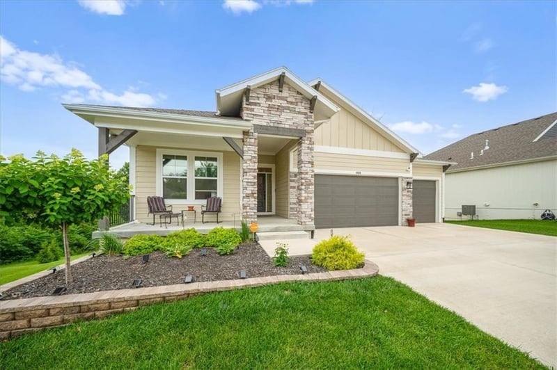 8616 Laramie St, De Soto, KS 66018
