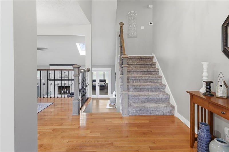 106 Williamsburg Dr, Blue Springs, MO 64014