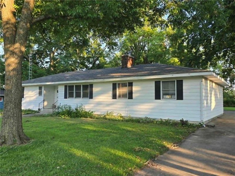 208 Bodine Ave, Clinton, MO 64735