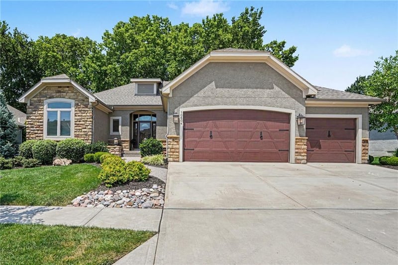 10604 132nd Pl, Overland Park, KS 66213