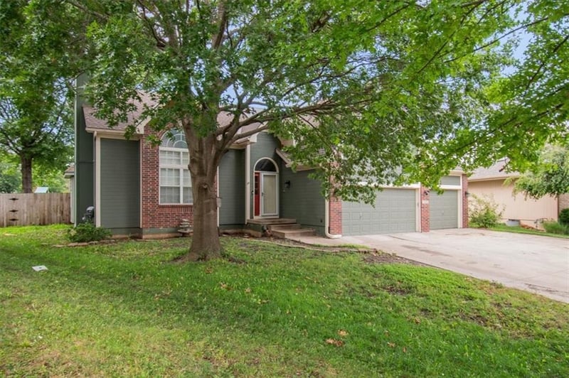 1205 12th Cir, Lee's Summit, MO 64081