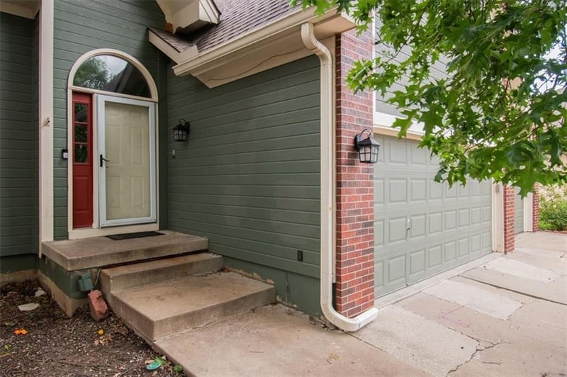 1205 12th Cir, Lee's Summit, MO 64081