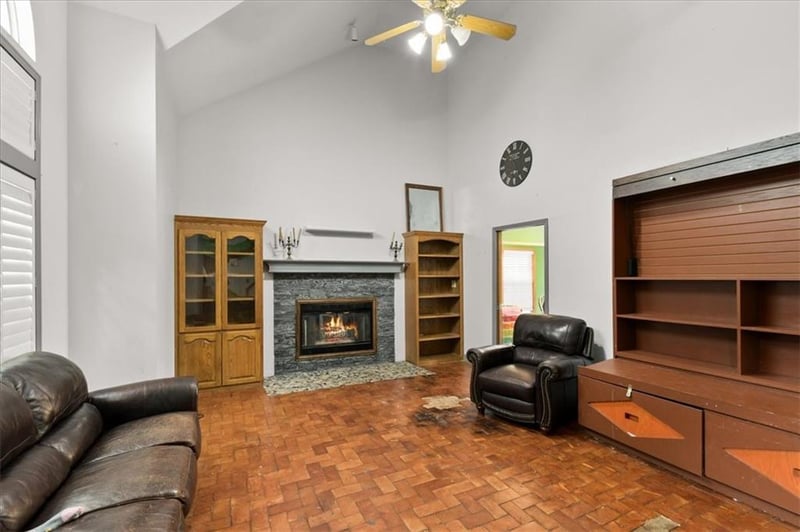 1205 12th Cir, Lee's Summit, MO 64081