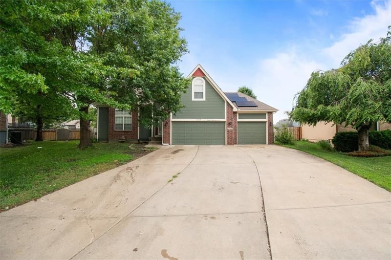 1205 12th Cir, Lee's Summit, MO 64081