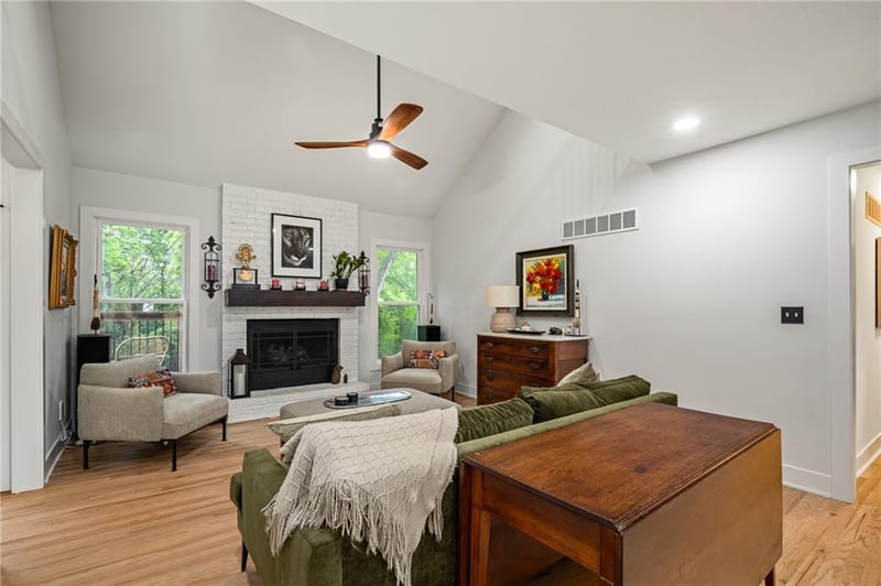 1144 Hunters Rg, Lee's Summit, MO 64086