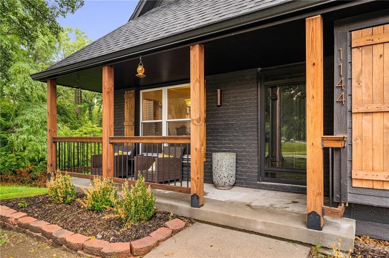1144 Hunters Rg, Lee's Summit, MO 64086