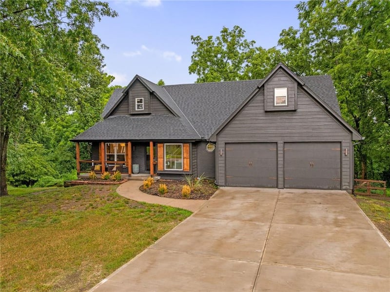 1144 Hunters Rg, Lee's Summit, MO 64086