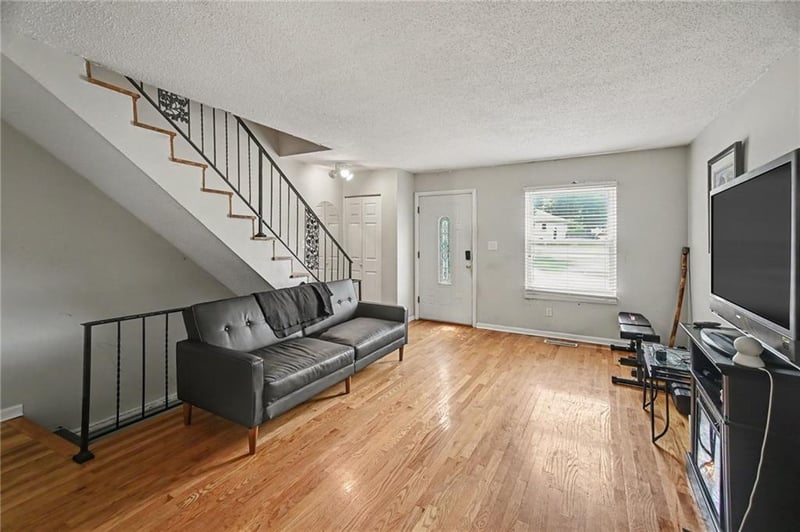 8815 Sycamore Ave, Kansas City, MO 64138