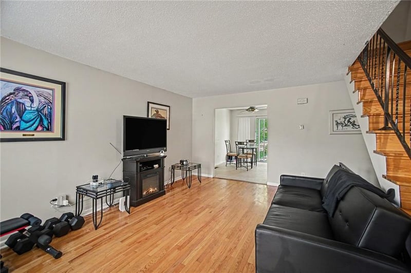 8815 Sycamore Ave, Kansas City, MO 64138