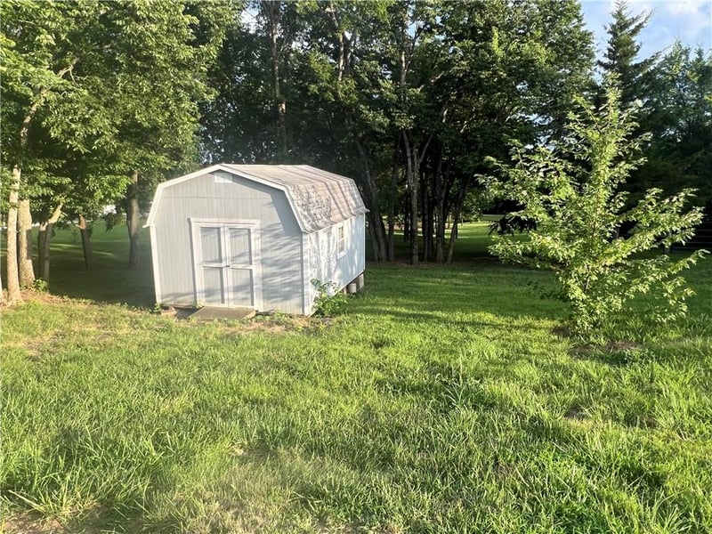 102 Carson Cir, Excelsior Springs, MO 64024