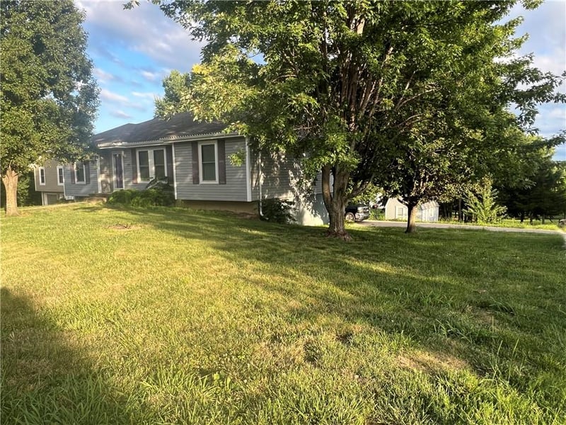 102 Carson Cir, Excelsior Springs, MO 64024