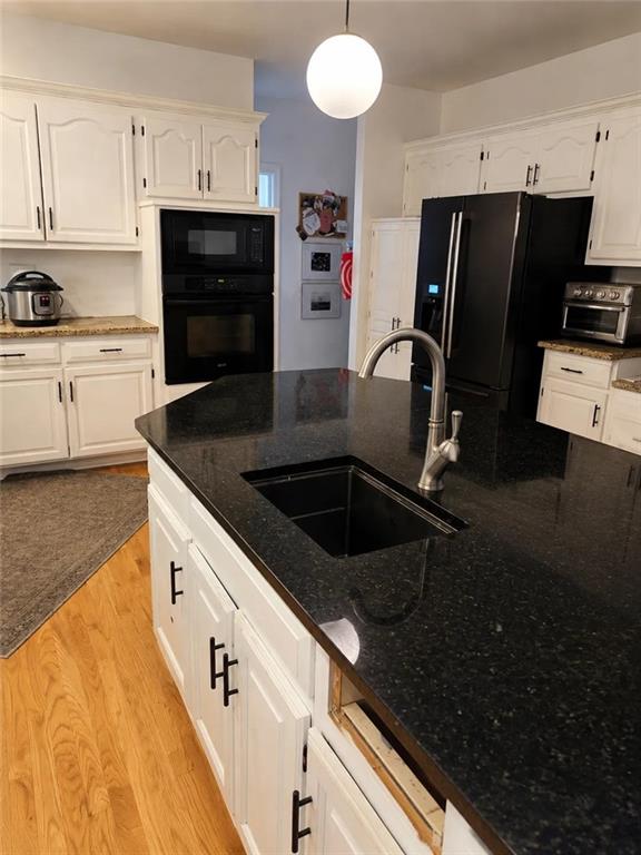 8205 153rd St, Overland Park, KS 66223