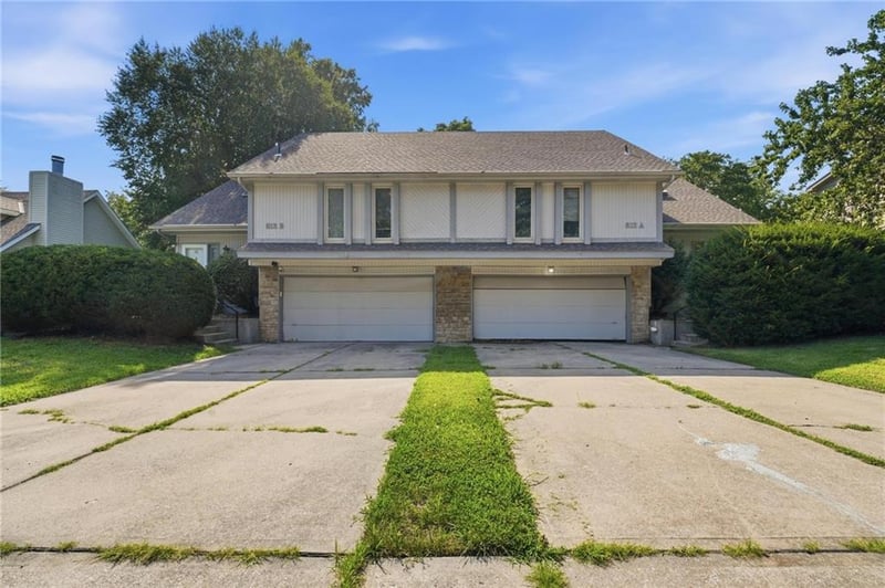 612 Kristi Ln, Lee's Summit, MO 64063