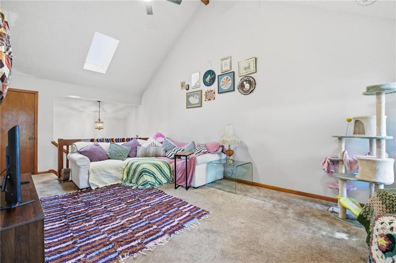 612 Kristi Ln, Lee's Summit, MO 64063