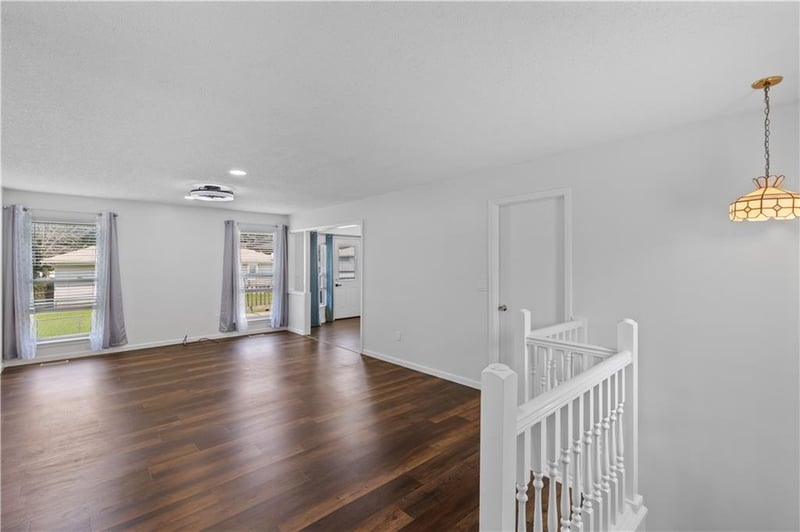 404 Oakwood St, Harrisonville, MO 64701