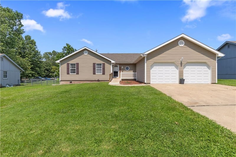 404 Oakwood St, Harrisonville, MO 64701