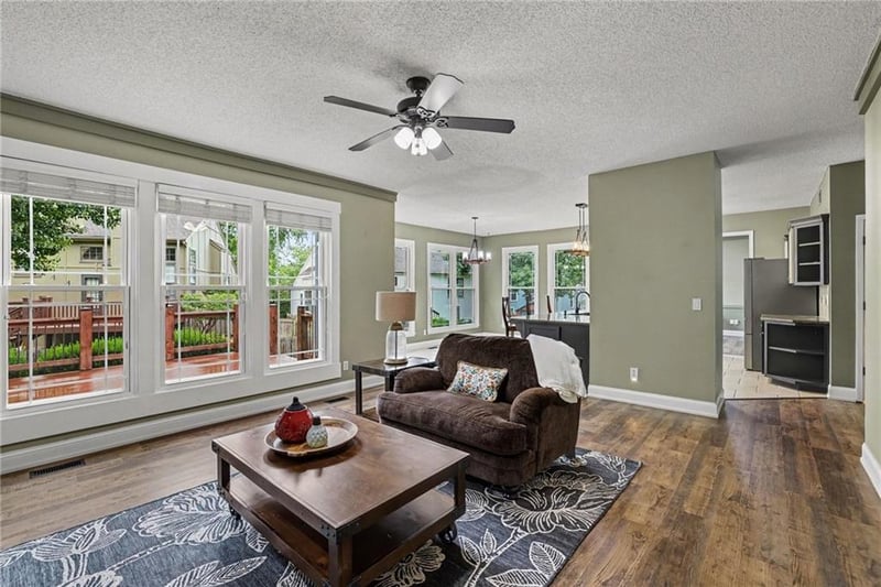 15231 Hemlock St, Overland Park, KS 66223