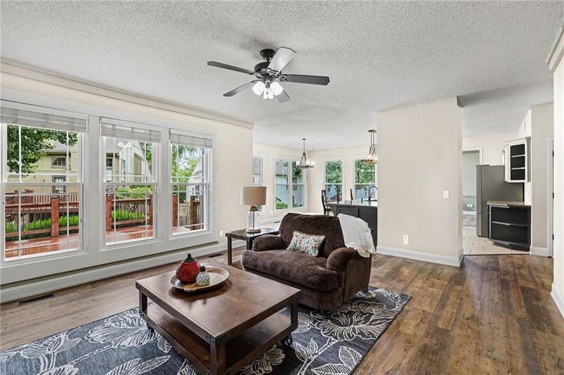 15231 Hemlock St, Overland Park, KS 66223