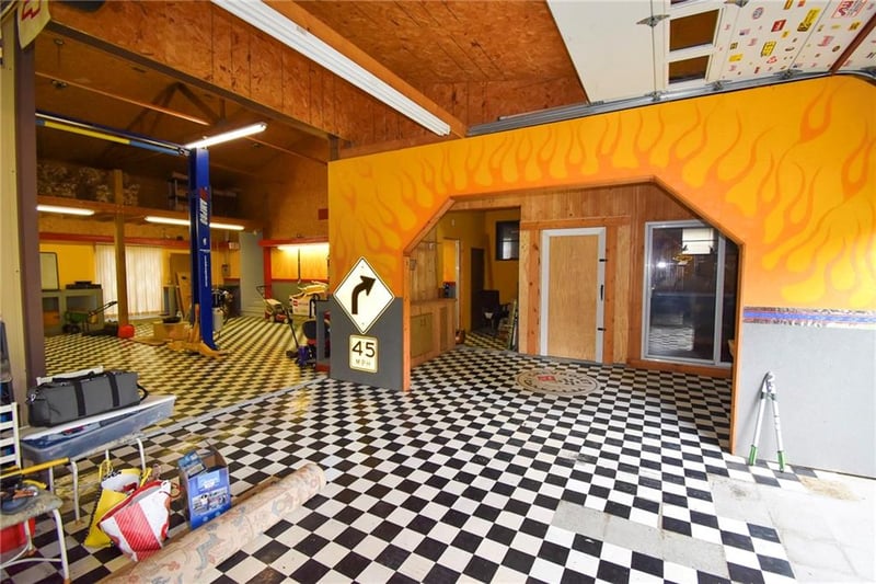 239 East Ave, Williamsburg, KS 66095