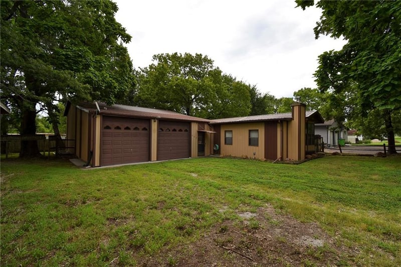 239 East Ave, Williamsburg, KS 66095