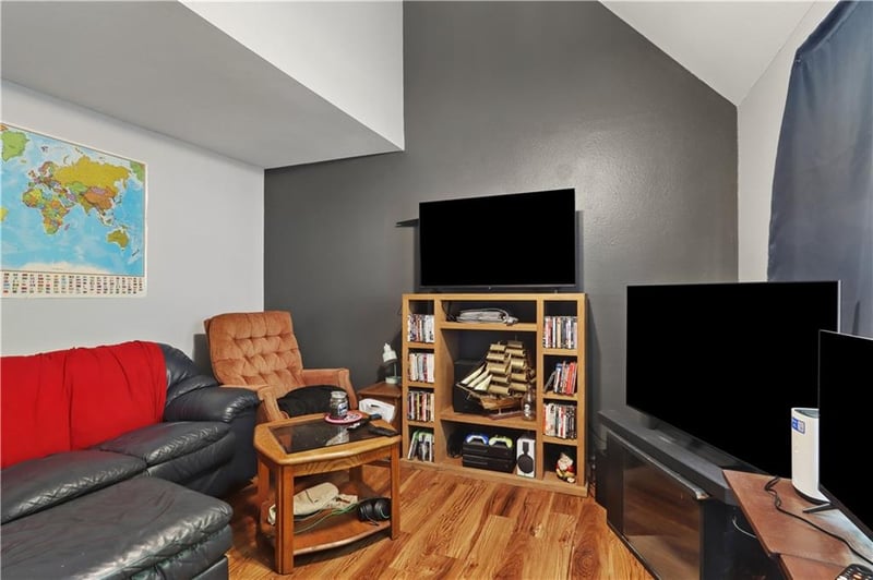 309 Northwood Ln, Lawrence, KS 66044