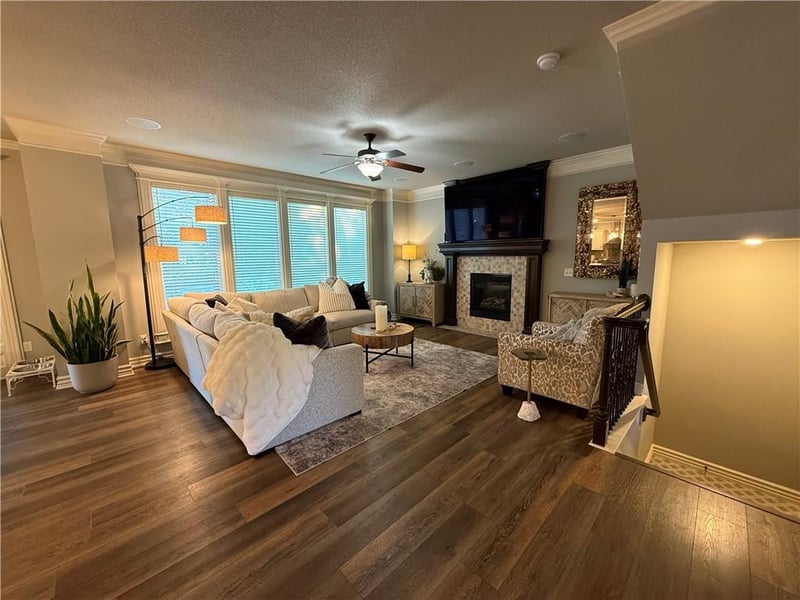 1708 Woodland Shores Ln, Lee's Summit, MO 64086