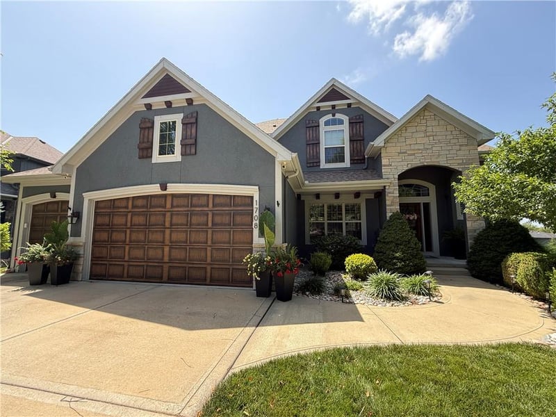 1708 Woodland Shores Ln, Lee's Summit, MO 64086