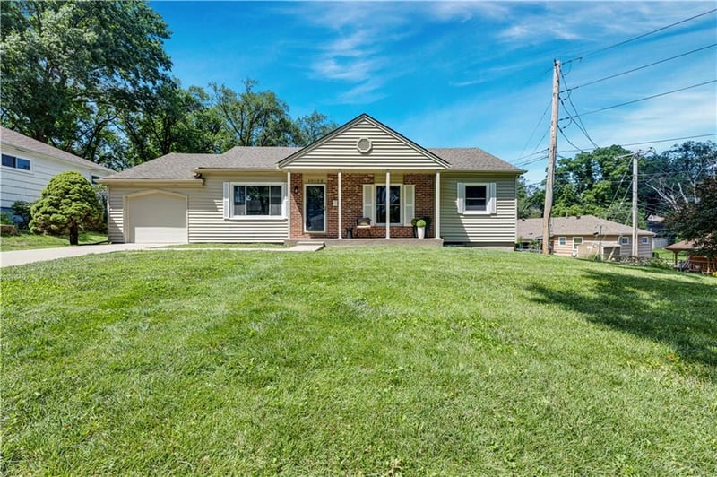 10506 Westbrooke Dr, Overland Park, KS 66214