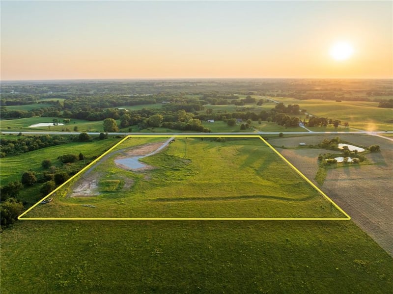 5292 13 Hw, Hamilton, MO 64644