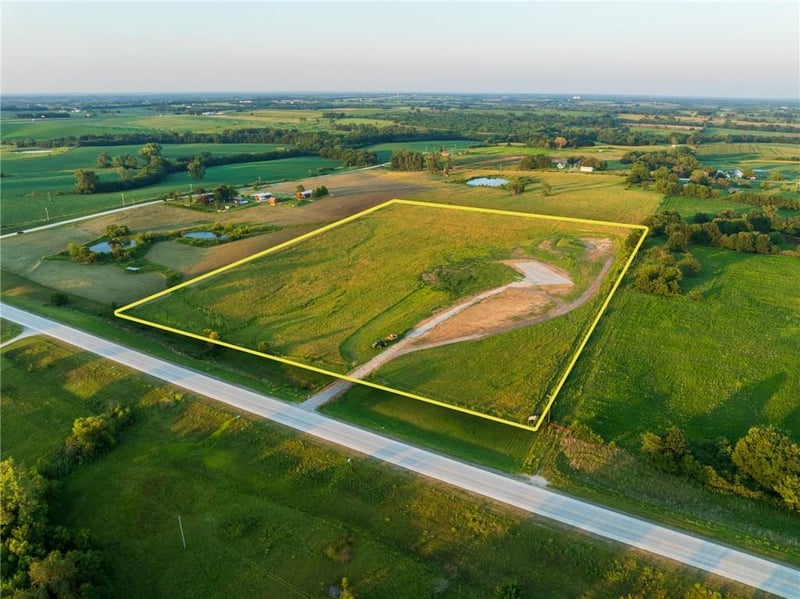 5292 13 Hw, Hamilton, MO 64644