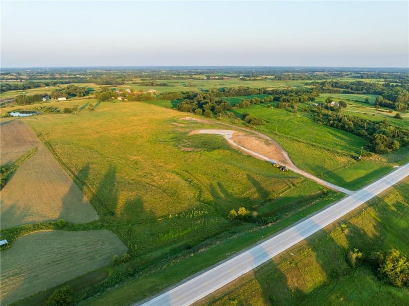 5292 13 Hw, Hamilton, MO 64644