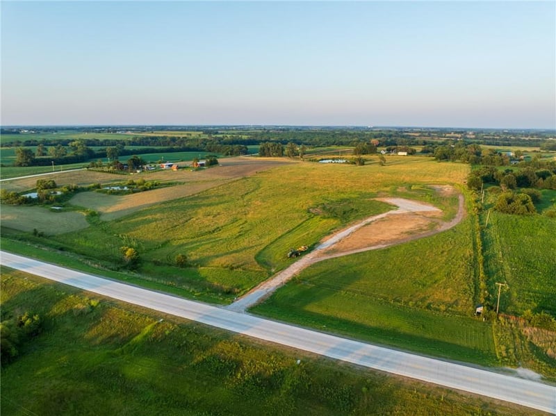 5292 13 Hw, Hamilton, MO 64644