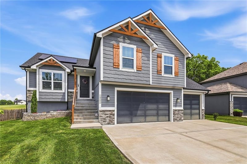 1901 Verbena Ave, Greenwood, MO 64034