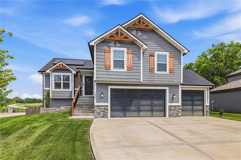 1901 Verbena Ave, Greenwood, MO 64034