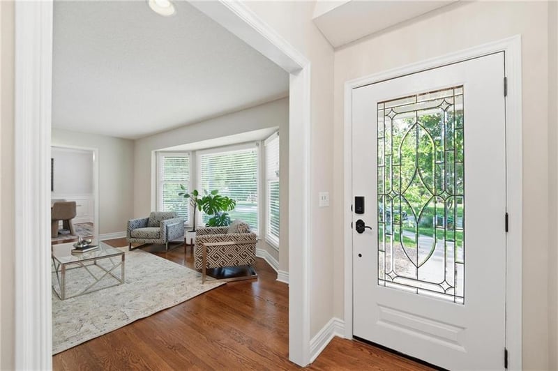 9012 Cherokee Ln, Leawood, KS 66206