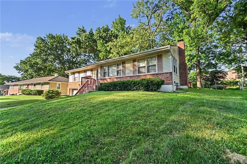 4630 Gladstone Ave, Kansas City, MO 64117