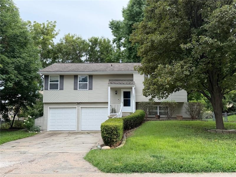 15821 152nd Ter, Olathe, KS 66062