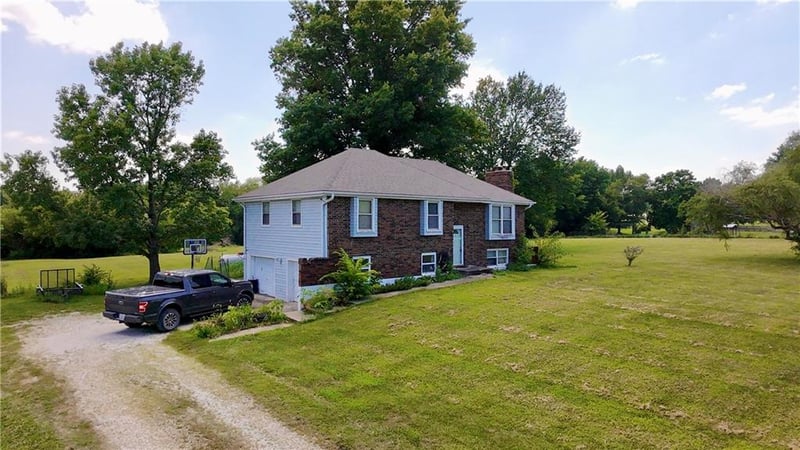 18741 Park Lane Cir, Lawson, MO 64062