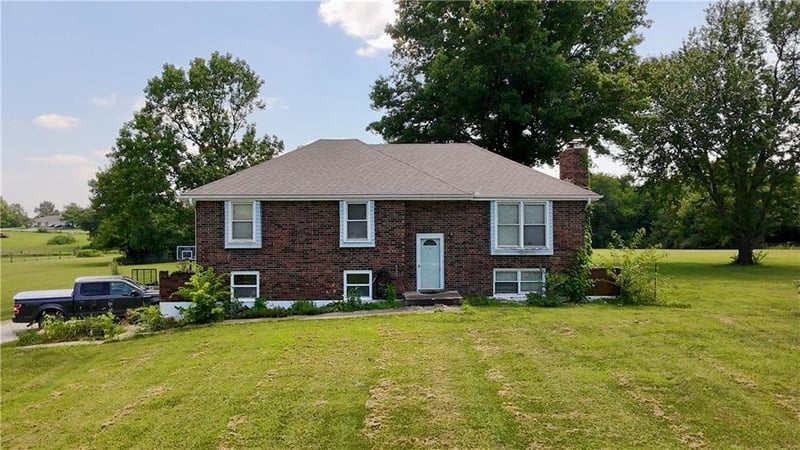 18741 Park Lane Cir, Lawson, MO 64062