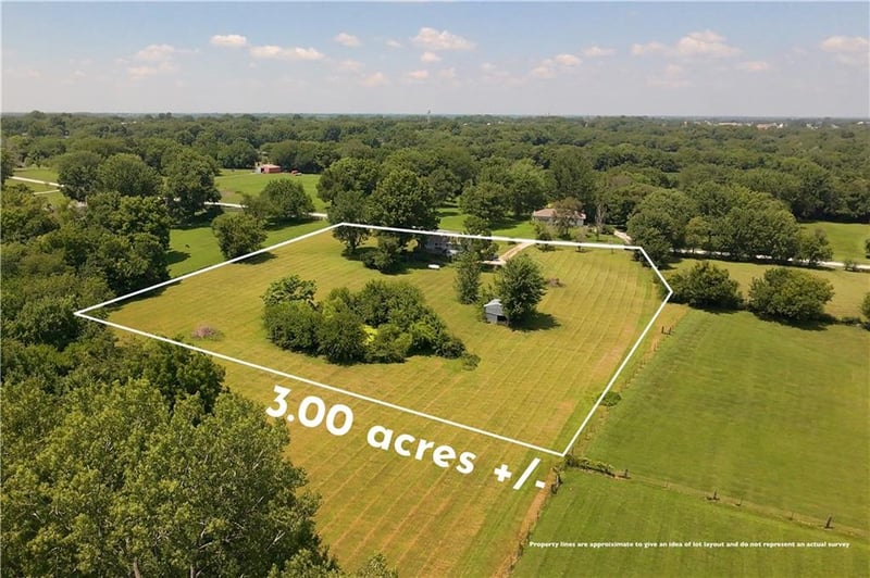 18741 Park Lane Cir, Lawson, MO 64062