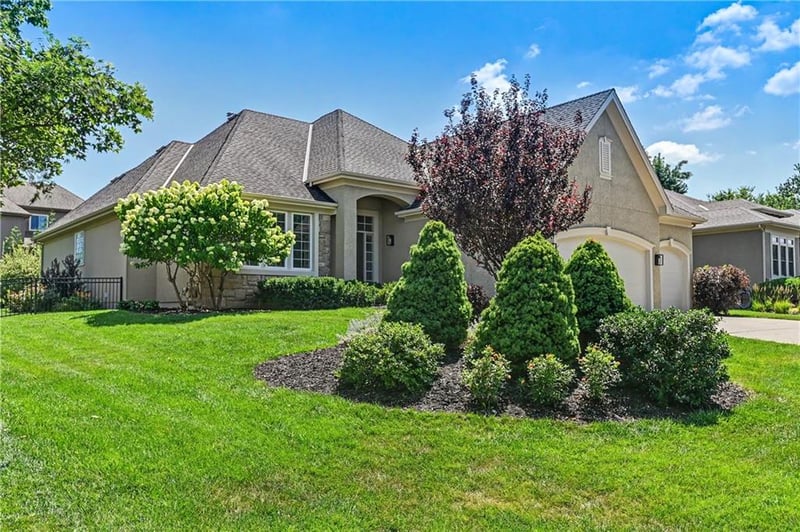 24111 121st St, Olathe, KS 66061