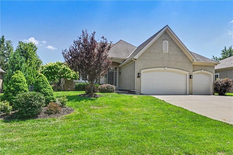 24111 121st St, Olathe, KS 66061