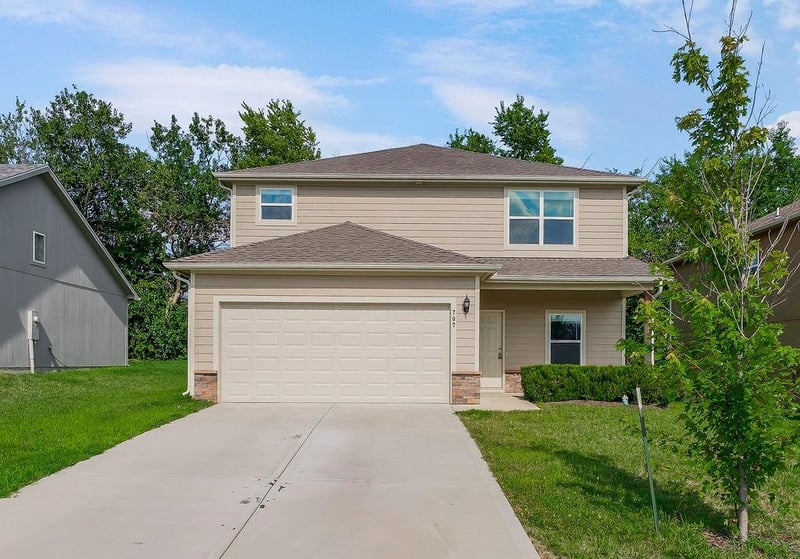 707 Roseberry Dr, Paola, KS 66071
