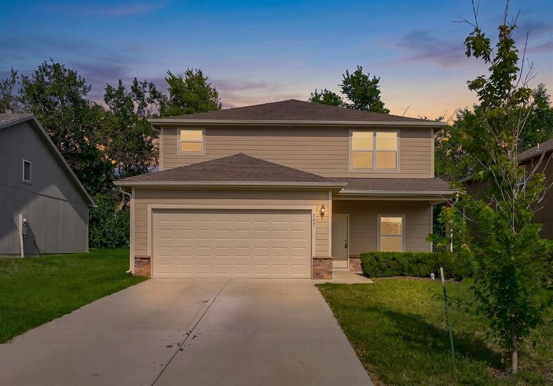 707 Roseberry Dr, Paola, KS 66071