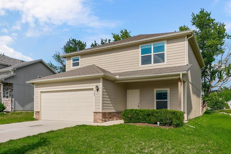 707 Roseberry Dr, Paola, KS 66071
