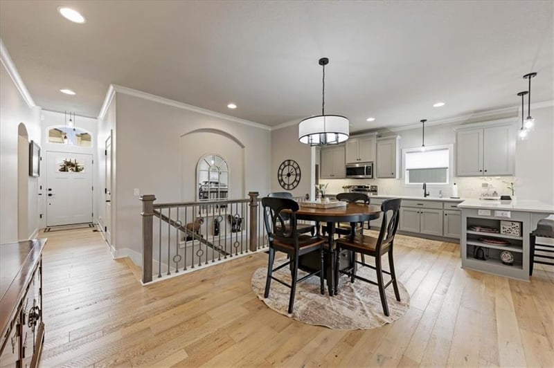 914 Zennor Ln, Raymore, MO 64083