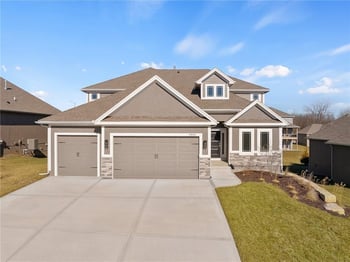 6925 NE 102nd St, Kansas City, MO 64156