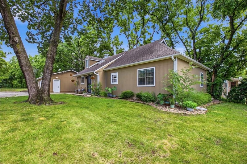 7116 Woodson Rd, Raytown, MO 64133